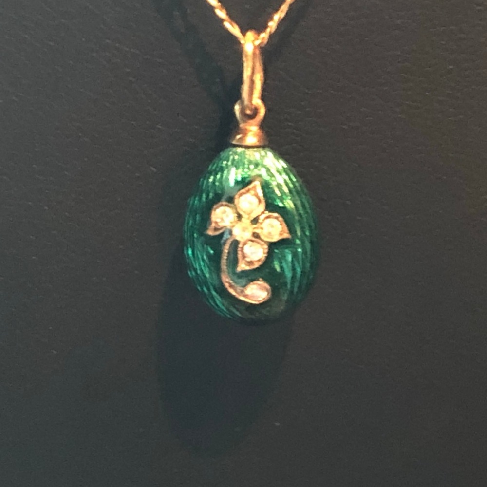 Antique diamond egg pendent in 14 k gold with 5 diamonds .